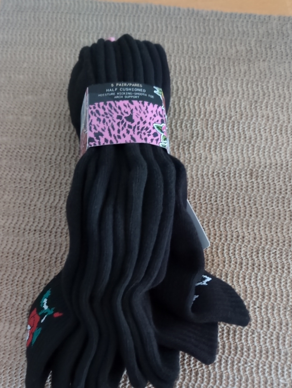Women's Black Mid-Crew Socks Arch Support 5 Pairs New - Picture 6 of 7